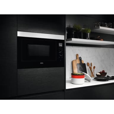 AEG mikroaaltouuni MBE2658SEM