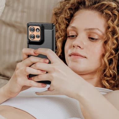 SKALO Motorola Edge 50 5G Armor Carbon Iskunkestävä TPU suojakuori - Musta