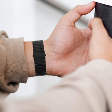 Garmin VivoActive 4 ranneke ruostumatonta terästä musta